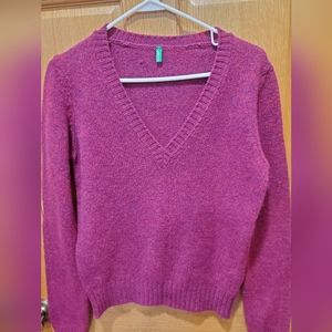 United Colors of Benetton women's pink v-neck wool sweater size Medium